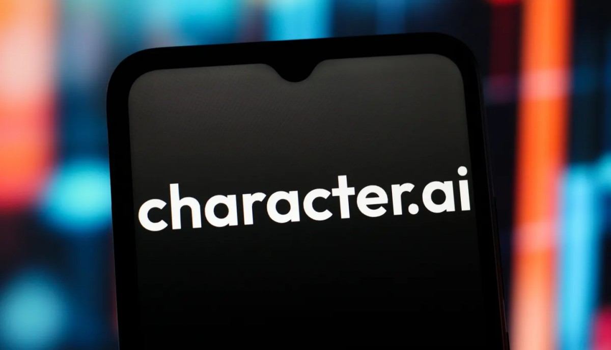 Highly Customizable: Supports custom character settings, allowing users to create a personalized conversational experience.